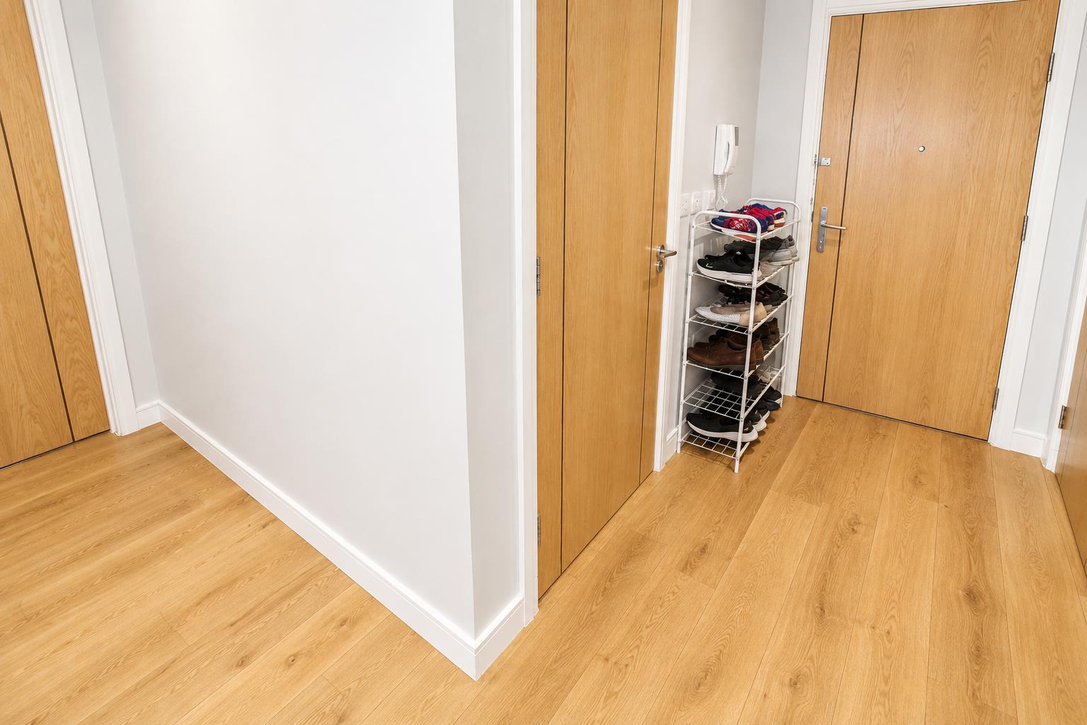2 bed property in Peake Court, Wallington
